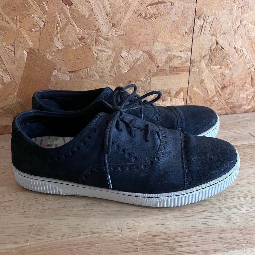 Black Women's Lace-Up Shoes